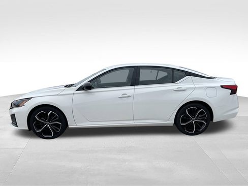 Used 2024 Nissan Altima 2.5 SR FWD image 23