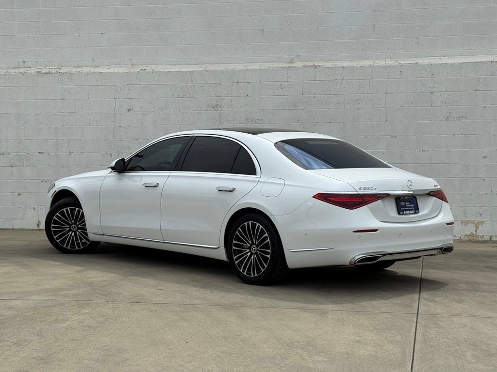 Used 2025 Mercedes-Benz S 580e 4MATIC Sedan image 3