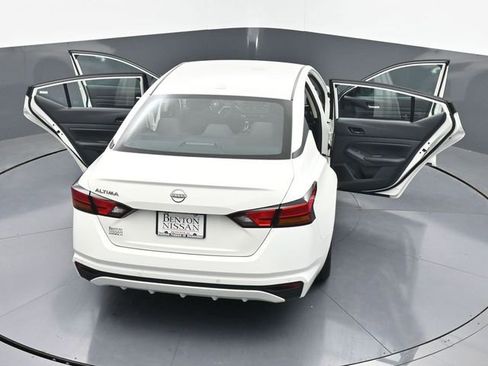 Used 2025 Nissan Altima 2.5 SV FWD image 46