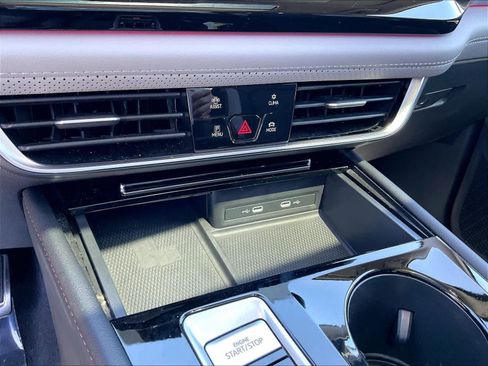 Used 2024 Volkswagen Atlas Peak Edition SE AWD/4WD image 26