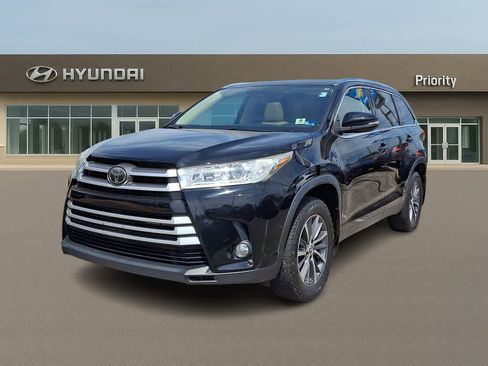 Used 2019 Toyota Highlander XLE image 1