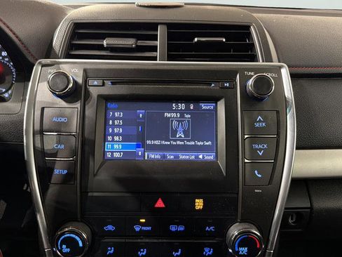 Used 2016 Toyota Camry SE image 25