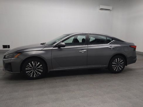 Used 2023 Nissan Altima 2.5 SV w/ SV Premium Package AWD/4WD image 2