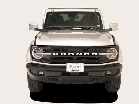 Used 2024 Ford Bronco Outer Banks AWD/4WD image 3