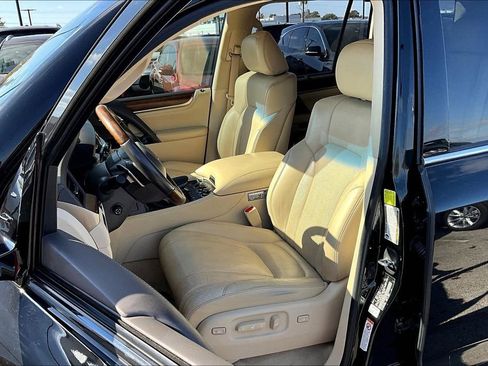 Used 2018 Lexus LX 570 4WD image 33