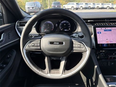 New 2025 Jeep Grand Cherokee Limited image 24