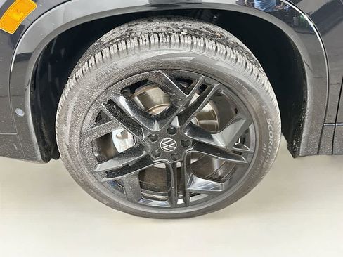 Used 2025 Volkswagen Tiguan SE R-Line AWD/4WD image 8