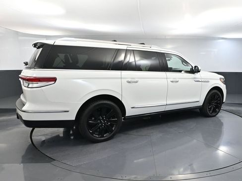 Used 2024 Lincoln Navigator L Reserve w/ Equipment Group 201A AWD/4WD image 6