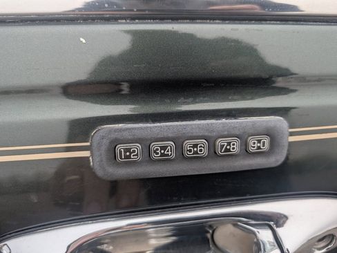 Used 1999 Lincoln Town Car Executive image 11