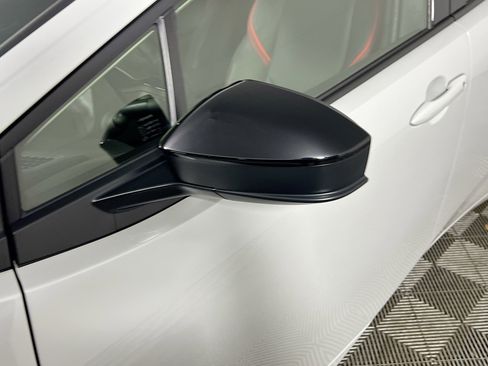 Used 2025 Toyota Prius Plug-In Hybrid image 13