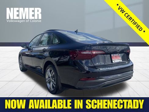 Certified 2022 Volkswagen Jetta SE FWD image 3