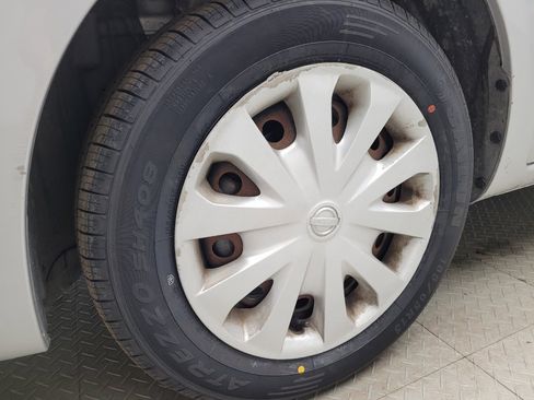 Used 2018 Nissan Versa SV FWD image 31