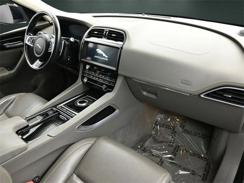 Used 2020 Jaguar F-PACE R-Sport image 20