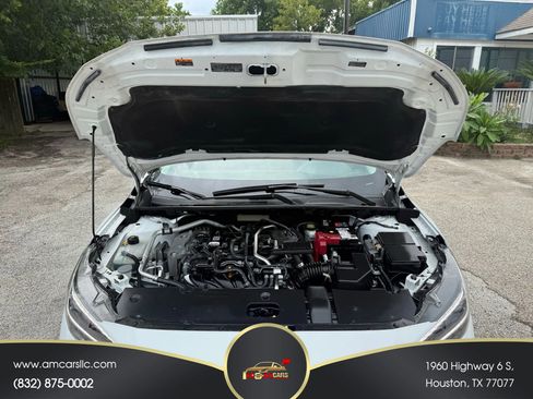 Used 2021 Nissan Sentra SR w/ SR Premium Package image 16