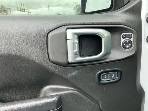 Used 2024 Jeep Wrangler Unlimited Rubicon image 16