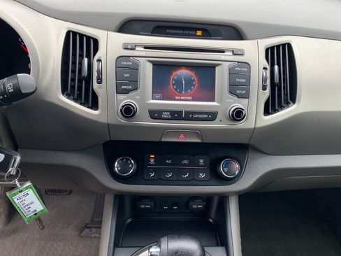 Used 2014 Kia Sportage LX image 11