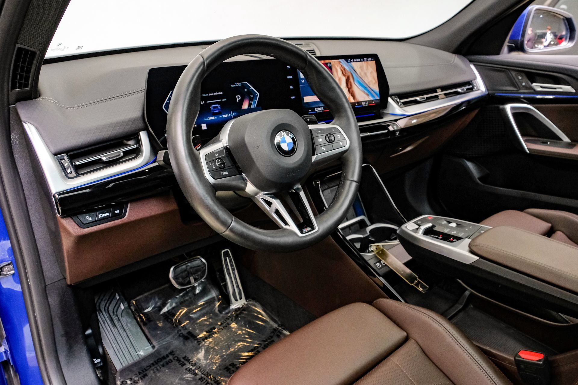 Used 2025 BMW X2 xDrive28i AWD/4WD image 3