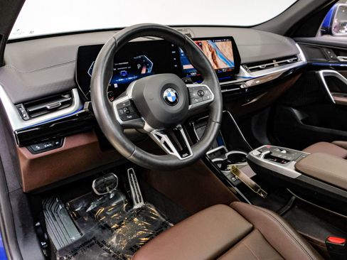 Used 2025 BMW X2 xDrive28i AWD/4WD image 3