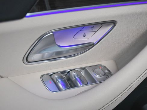 Used 2025 Mercedes-Benz GLE 450e 4MATIC w/ AMG Line Exterior image 10