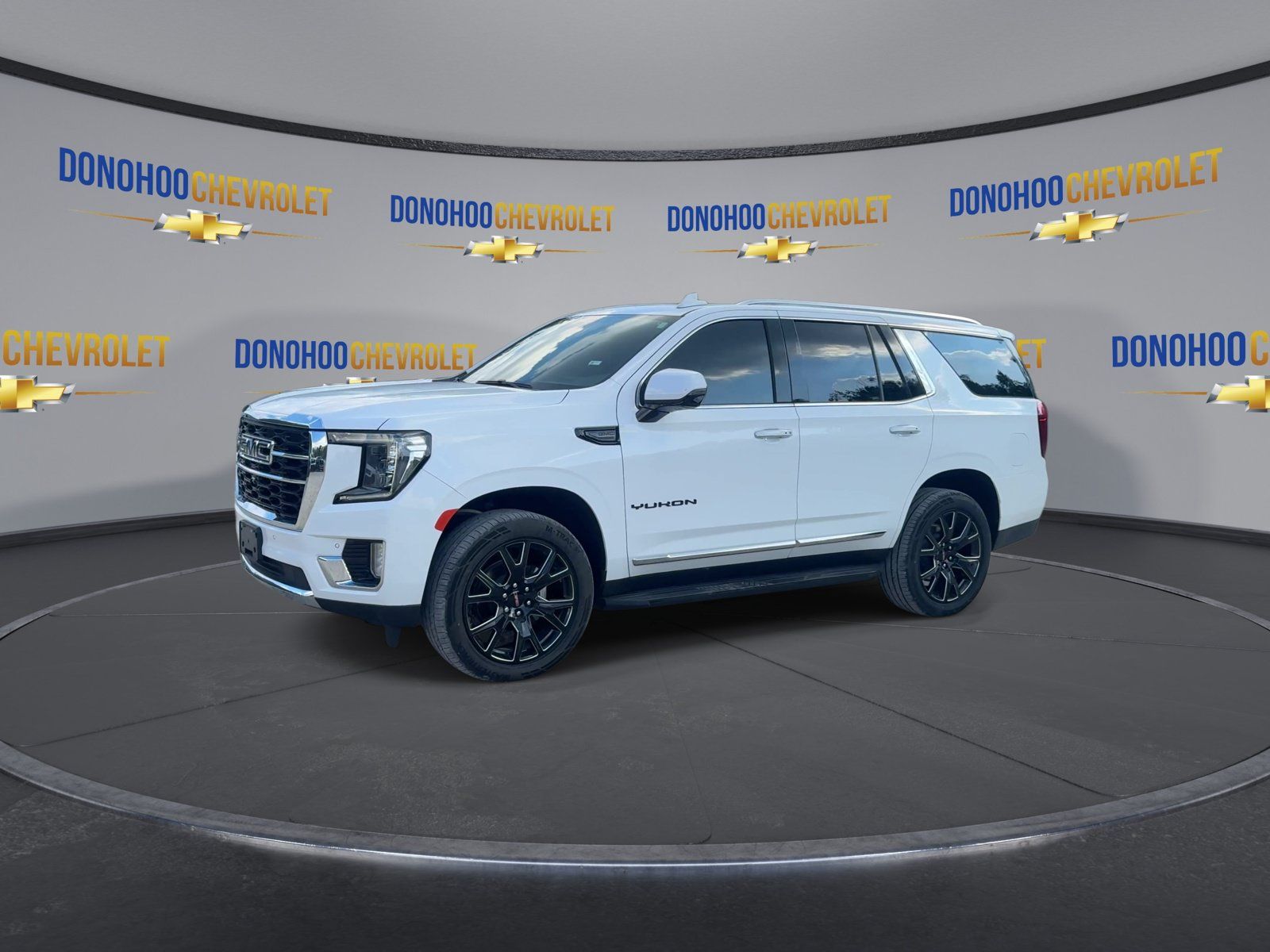 Used 2024 GMC Yukon SLT w/ SLT Premium Package AWD/4WD image 7