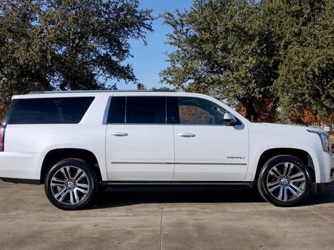 Used 2018 GMC Yukon XL Denali w/ Denali Ultimate Package image 3