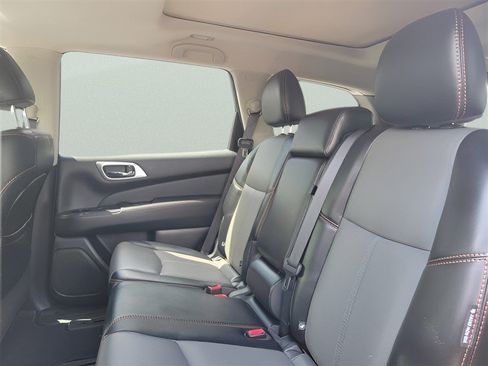 Used 2020 Nissan Pathfinder SL AWD/4WD image 11