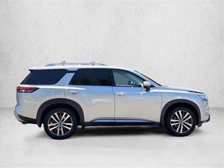 Used 2022 Nissan Pathfinder Platinum w/ Cargo Package AWD/4WD video 4