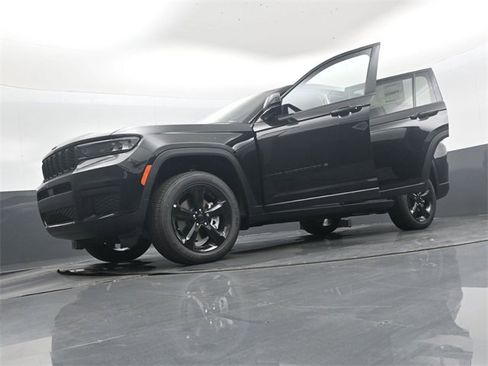 New 2025 Jeep Grand Cherokee L Altitude image 46