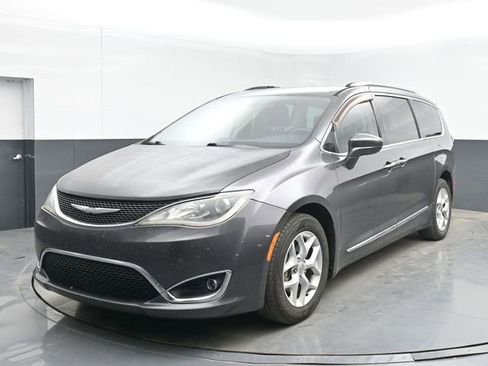 Used 2017 Chrysler Pacifica Touring-L Plus w/ Tire & Wheel Group FWD image 5