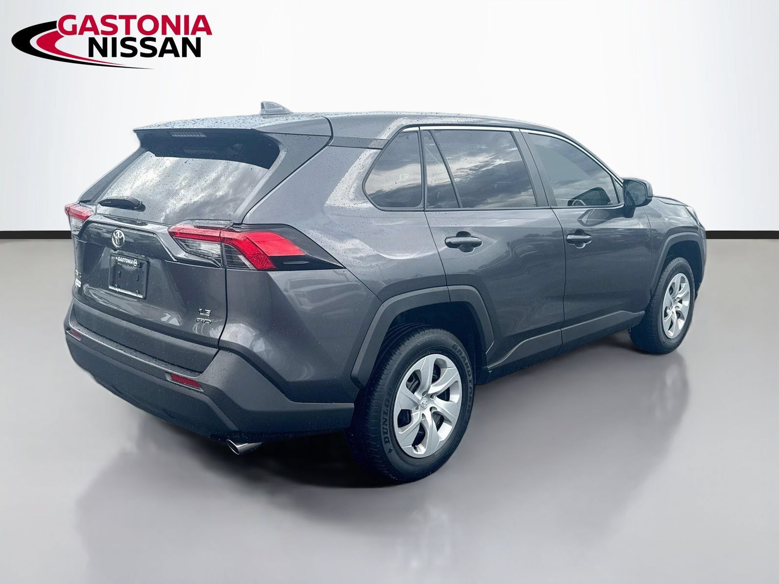 Used 2022 Toyota RAV4 LE AWD/4WD image 9