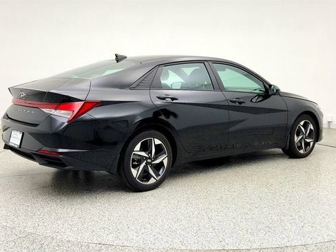 Used 2023 Hyundai Elantra SEL w/ Convenience Package FWD image 5