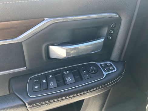 Used 2024 RAM 2500 Laramie AWD/4WD image 33