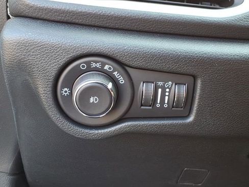 New 2026 Chrysler Pacifica Select image 16