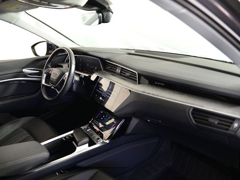 Used 2021 Audi e-tron Premium Plus w/ Premium Plus Package image 18