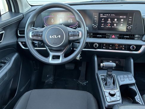 Used 2025 Kia Sportage LX FWD image 32