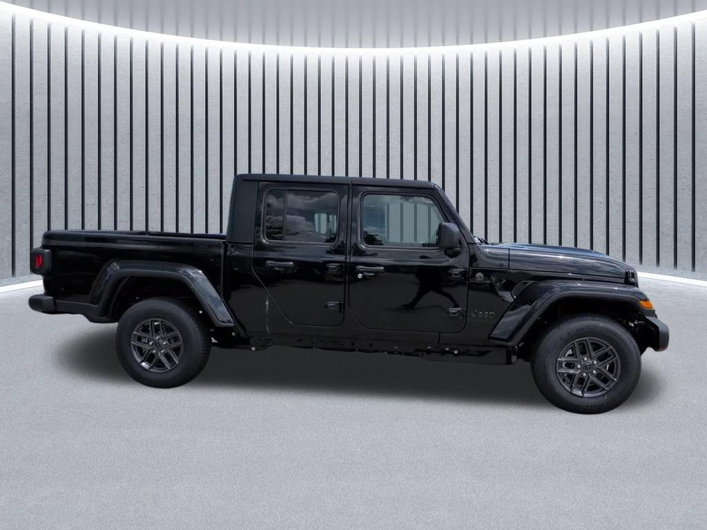 New 2026 Jeep Gladiator Sport AWD/4WD image 5