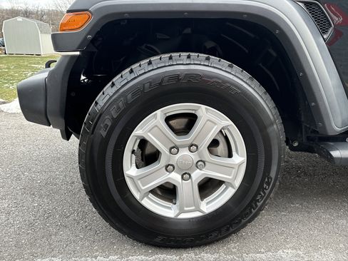 Used 2018 Jeep Wrangler Unlimited Sport S image 11