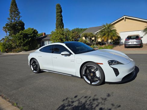 Used 2022 Porsche Taycan RWD image 14