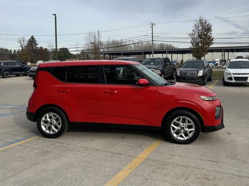 Used 2022 Kia Soul LX w/ Technology Package image 5