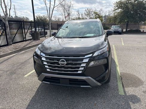 Used 2025 Nissan Rogue SL image 5