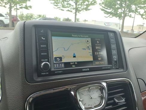 Used 2014 Chrysler Town & Country Touring-L w/ Driver Convenience Group FWD image 16