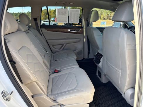 Used 2025 Volkswagen Atlas SE image 15