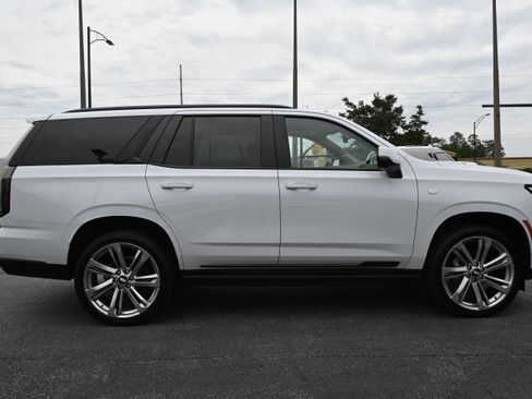 Used 2026 Cadillac Escalade Platinum Sport w/ LPO, Floor Liner Package AWD/4WD image 11