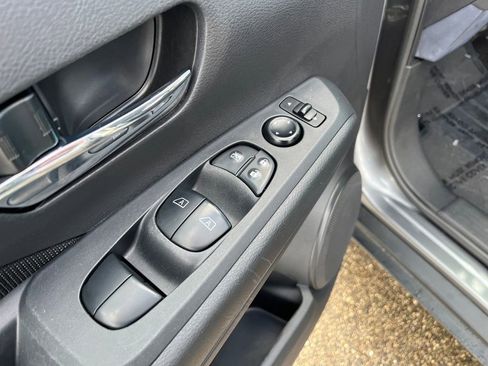 Used 2021 Nissan Kicks SV image 14