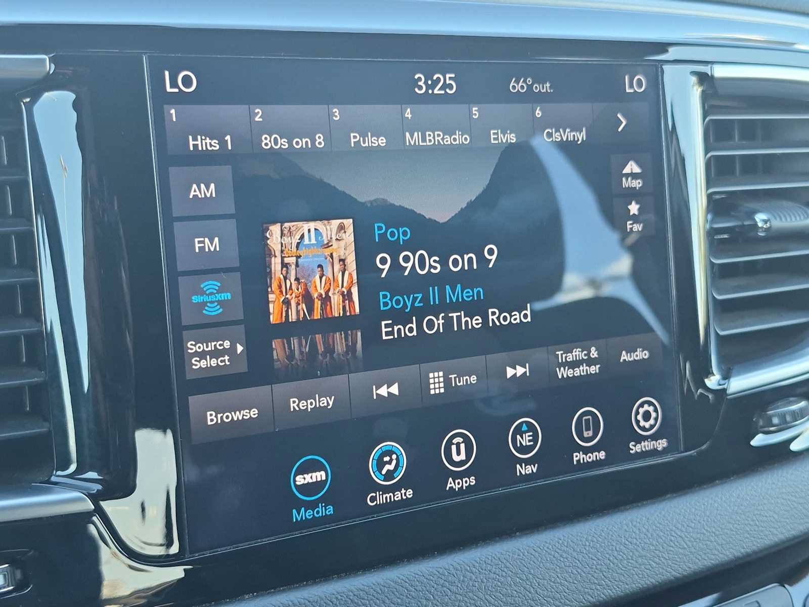 Used 2019 Chrysler Pacifica Touring Plus w/ S Appearance Package FWD image 27