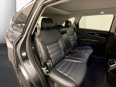 Used 2020 Kia Sorento EX image 15