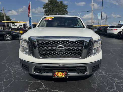 Used 2018 Nissan Titan SV w/ SV Convenience Package AWD/4WD image 9