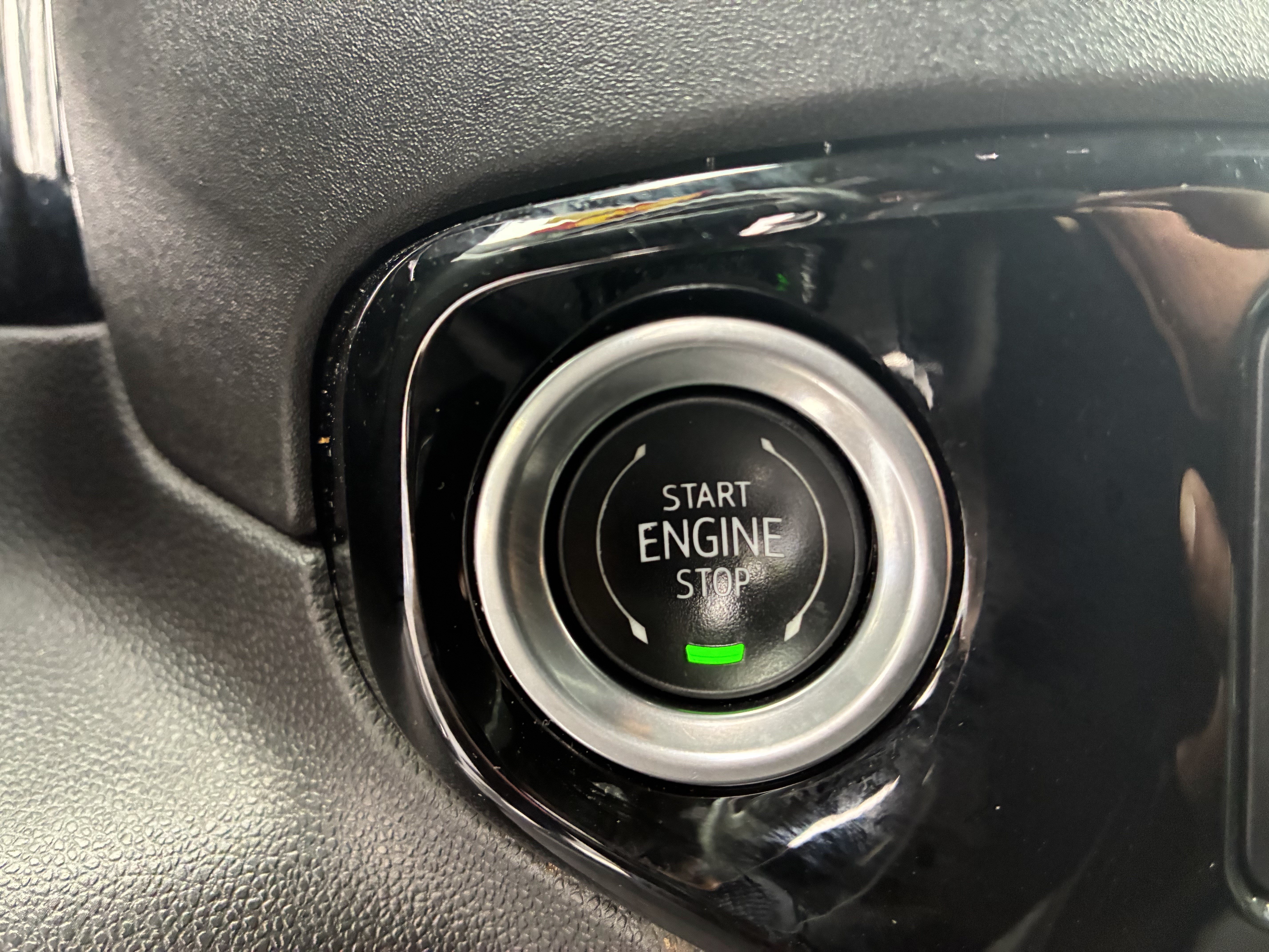 Used 2025 Chevrolet Silverado 1500 RST AWD/4WD image 32