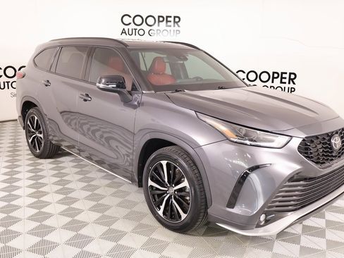 Used 2021 Toyota Highlander XSE image 1