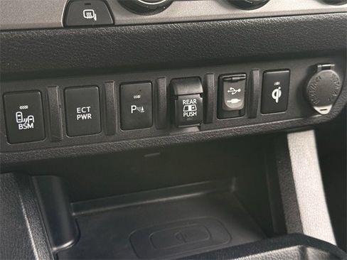 Used 2019 Toyota Tacoma TRD Sport w/ Technology Package image 22